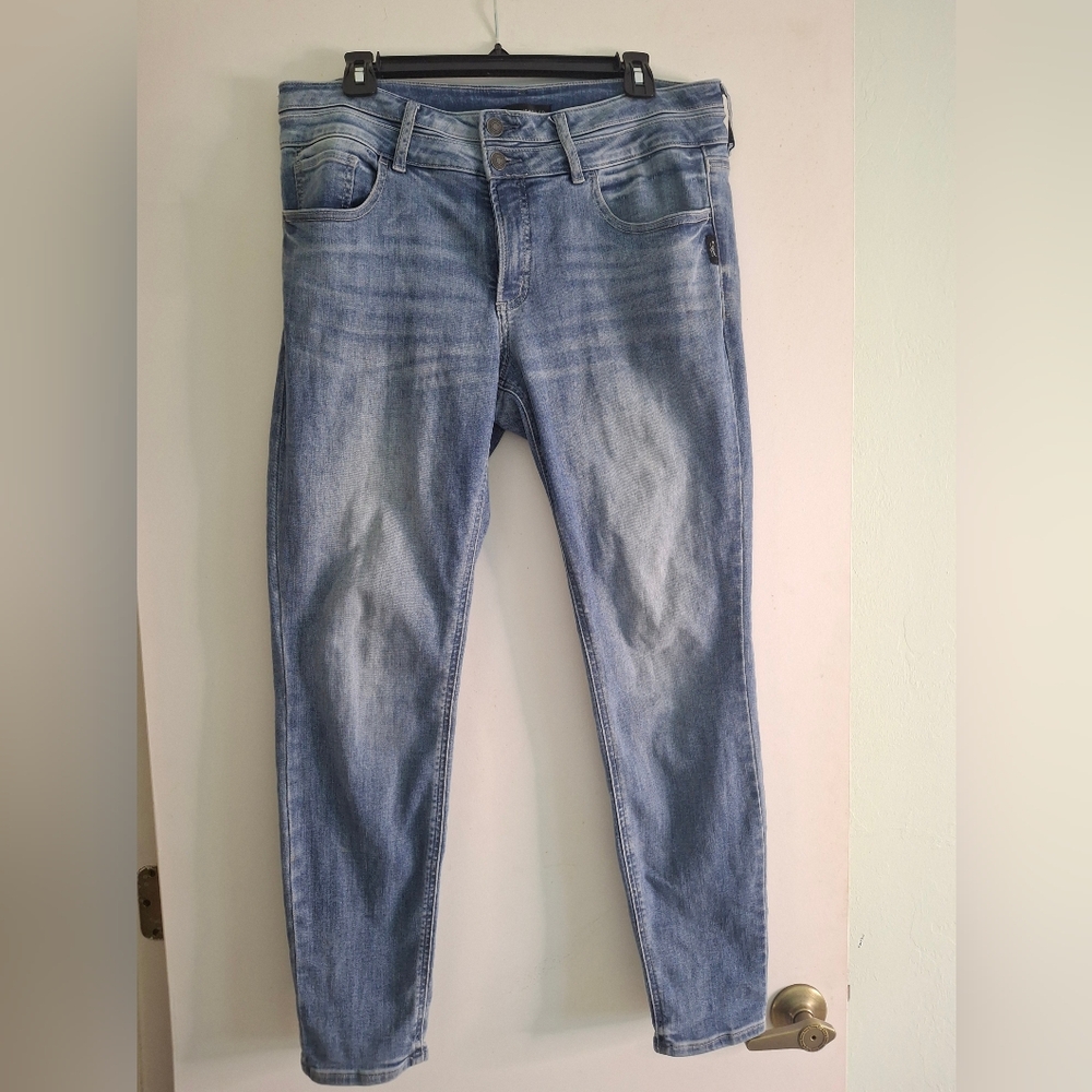 Silver Jeans Suki Mid-Rise Skinny | Light Wash Curvy Fit | W32 L29 like new